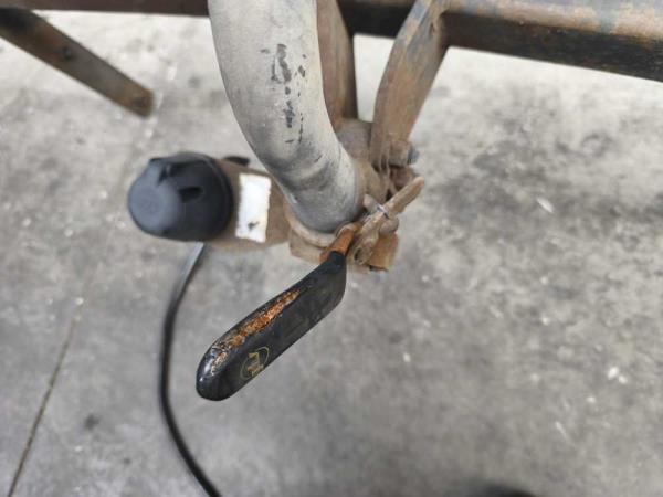 ATTACHE REMORQUE SKODA BREAK - Vue 2